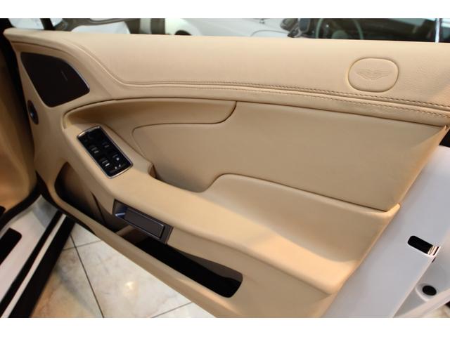 ヴァンキッシュ 　タッチトロニック２　Ｄ車　右Ｈ　２＋２シ－ト　４人乗　キルティングシ－ト　バング＆オルフセン　カ－ボンパネル　Ｏｎｅ－７７ステアリング（39枚目）