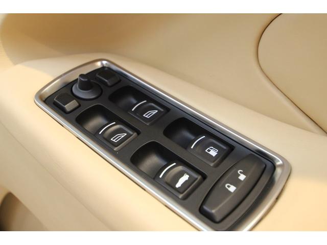 ヴァンキッシュ 　タッチトロニック２　Ｄ車　右Ｈ　２＋２シ－ト　４人乗　キルティングシ－ト　バング＆オルフセン　カ－ボンパネル　Ｏｎｅ－７７ステアリング（40枚目）