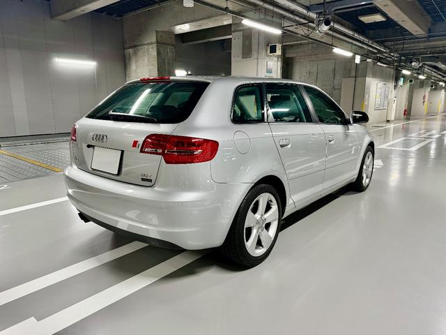 A3 スポーツバック1.8TFSI OP17インチアロイホイール ヒルホールドアシスト 7速Sトロニック HDDナビゲーションシステム Bカメラ マルチファンクションステアリング ETC 取説記録簿 スペアキー LEDナンバーランプ!(8枚目)