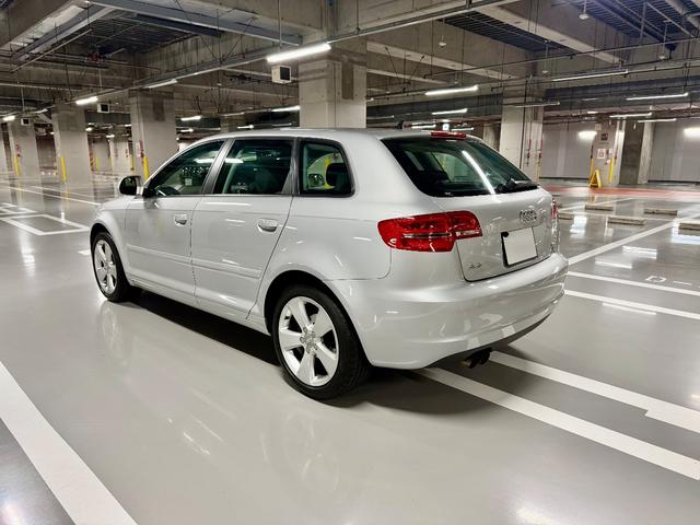 A3 スポーツバック1.8TFSI OP17インチアロイホイール ヒルホールドアシスト 7速Sトロニック HDDナビゲーションシステム Bカメラ マルチファンクションステアリング ETC 取説記録簿 スペアキー LEDナンバーランプ!(9枚目)