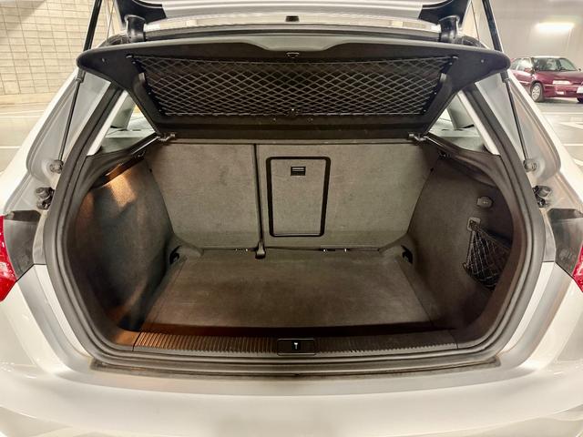A3 スポーツバック1.8TFSI OP17インチアロイホイール ヒルホールドアシスト 7速Sトロニック HDDナビゲーションシステム Bカメラ マルチファンクションステアリング ETC 取説記録簿 スペアキー LEDナンバーランプ!(18枚目)