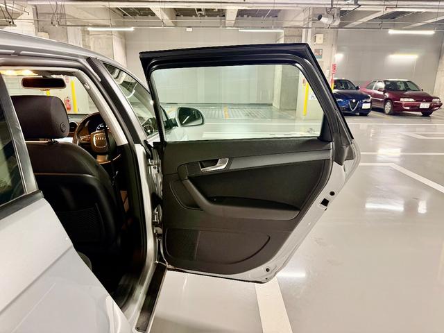 A3 スポーツバック1.8TFSI OP17インチアロイホイール ヒルホールドアシスト 7速Sトロニック HDDナビゲーションシステム Bカメラ マルチファンクションステアリング ETC 取説記録簿 スペアキー LEDナンバーランプ!(36枚目)