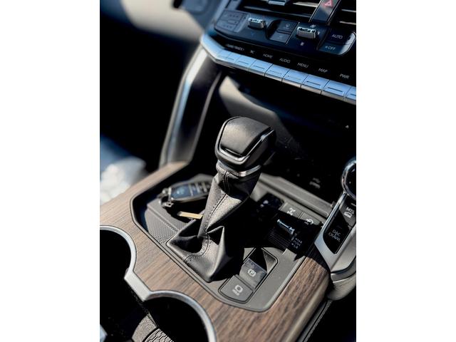 ランドクルーザー ZX モデリスタエアロ ヒッチメンバー ルーフレール 空気圧警報システム JBLサウンドSDナビシステム バックモニター リアモニタークールボックス 前後ドラレコ 大型サイドバイザー(11枚目)