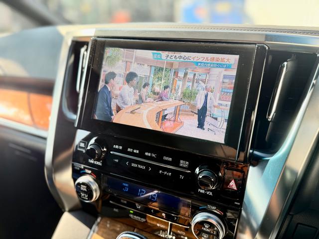 ヴェルファイアハイブリッド エグゼクティブラウンジ　ハイブリッド４ＷＤ　ＴＲＤフロントスポイラー　ヒッチメンバー　Ｗサンルーフ　ＪＢＬサウンド　地デジチューナー　ステアリングヒーター　屋内保管　ワンオーナー車　ＤＵＮＬＯＰタイヤ交換済（11枚目）