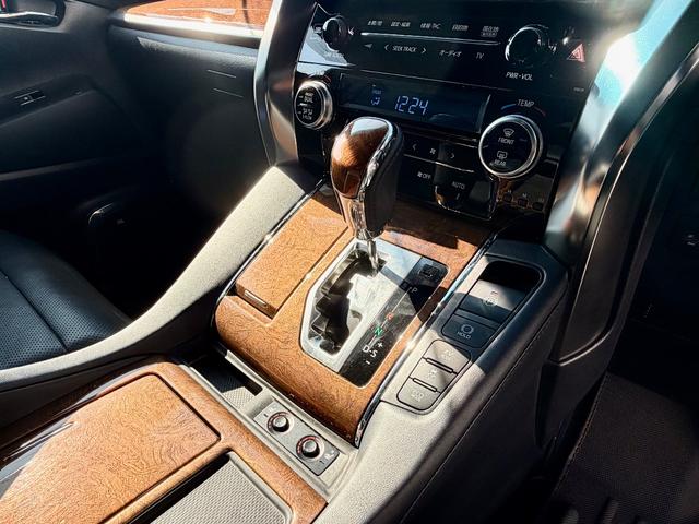 ヴェルファイアハイブリッド エグゼクティブラウンジ　ハイブリッド４ＷＤ　ＴＲＤフロントスポイラー　ヒッチメンバー　Ｗサンルーフ　ＪＢＬサウンド　地デジチューナー　ステアリングヒーター　屋内保管　ワンオーナー車　ＤＵＮＬＯＰタイヤ交換済（26枚目）