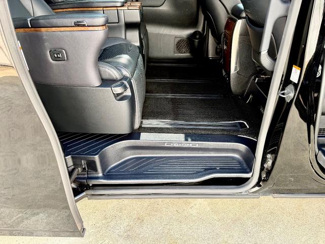 ヴェルファイアハイブリッド エグゼクティブラウンジ　ハイブリッド４ＷＤ　ＴＲＤフロントスポイラー　ヒッチメンバー　Ｗサンルーフ　ＪＢＬサウンド　地デジチューナー　ステアリングヒーター　屋内保管　ワンオーナー車　ＤＵＮＬＯＰタイヤ交換済（30枚目）