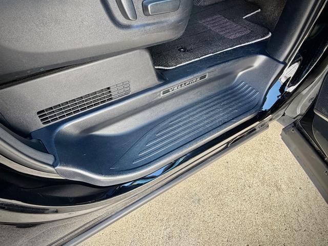 ヴェルファイアハイブリッド エグゼクティブラウンジ　ハイブリッド４ＷＤ　ＴＲＤフロントスポイラー　ヒッチメンバー　Ｗサンルーフ　ＪＢＬサウンド　地デジチューナー　ステアリングヒーター　屋内保管　ワンオーナー車　ＤＵＮＬＯＰタイヤ交換済（33枚目）