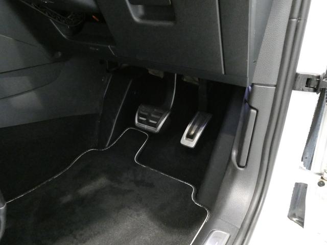 ゴルフＲ ベースグレード　衝突軽減Ｂ　ＵＳＢ　パーキングセンサー　ブルートゥースオーディオ　ＤＶＤ再生　オートライト　フルセグ　アイドリングストップ　ターボ　レーンアシスト　革Ｓ　ＬＥＤライト　パワーシート　シートヒーター（27枚目）