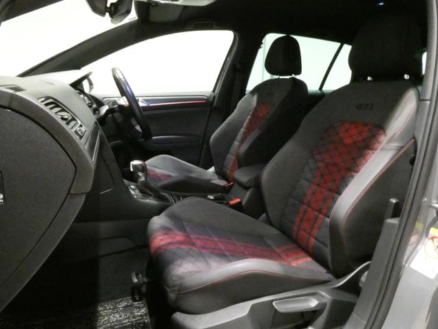 ゴルフＧＴＩ ＴＣＲ　禁煙　Ｂカメ　Ｂｌｕｅｔｏｏｔｈ　ＬＥＤヘッド　ＤＶＤ　フルセグＴＶ　ナビＴＶ　ＡＢＳ　ＥＳＣ　ＥＴＣ２．０　クリアランスソナー　スマートキー　アダプティブクルーズ　オートエアコン　パーキングアシスト（17枚目）