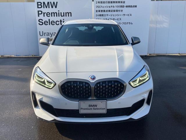 Ｍ１３５ｉ　ｘＤｒｉｖｅ　元試乗車　ＡＣＣ　フロントシートヒーター　保証２年付　１８インチアルミ　ドライビングアシスト　パーキングアシスト　ＨＩＦＩ　スピーカー　携帯ワイヤレスチャージ　コンフォートアクセス(2枚目)