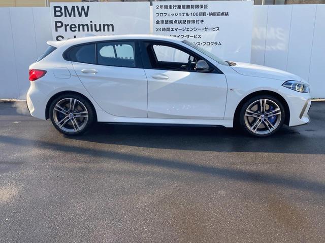 １シリーズ Ｍ１３５ｉ　ｘＤｒｉｖｅ　認定中古車　元試乗車　ＡＣＣ　フロントシートヒーター　保証２年付　１８インチアルミ　ドライビングアシスト　パーキングアシスト　ＨＩＦＩ　スピーカー　携帯ワイヤレスチャージ　コンフォートアクセス（4枚目）