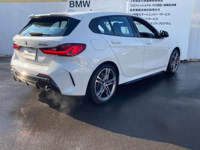 １シリーズ Ｍ１３５ｉ　ｘＤｒｉｖｅ　認定中古車　元試乗車　ＡＣＣ　フロントシートヒーター　保証２年付　１８インチアルミ　ドライビングアシスト　パーキングアシスト　ＨＩＦＩ　スピーカー　携帯ワイヤレスチャージ　コンフォートアクセス（5枚目）