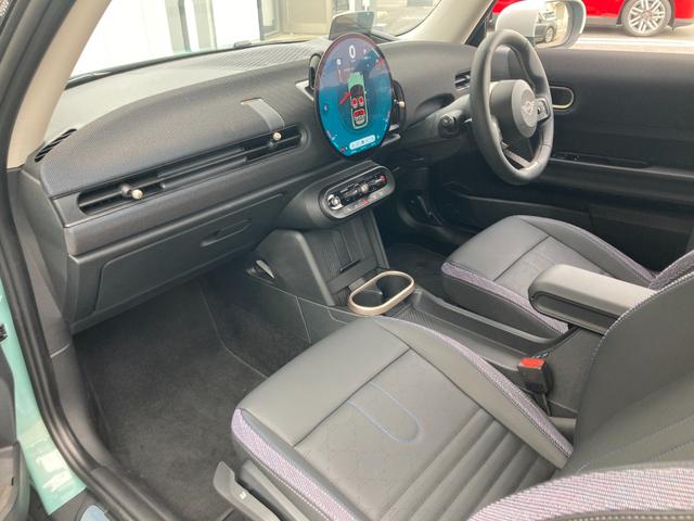 ＭＩＮＩ 　認定中古車　クラシックトリム　１８インチホイール　シードヒーター　ヘッドアップディスプレイ　２年保証（12枚目）