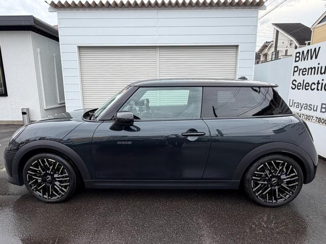 ＭＩＮＩ クーパー　Ｃ　３ドア　ＤＣＴ　正規認定中古車／電動シート／ｈａｒｍａｎ　ｋａｒｄｏｎスピーカー／バックカメラ／アクティブクルーズコントロール／２年保証（3枚目）
