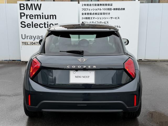 ＭＩＮＩ クーパー　Ｃ　３ドア　ＤＣＴ　正規認定中古車／電動シート／ｈａｒｍａｎ　ｋａｒｄｏｎスピーカー／バックカメラ／アクティブクルーズコントロール／２年保証（4枚目）