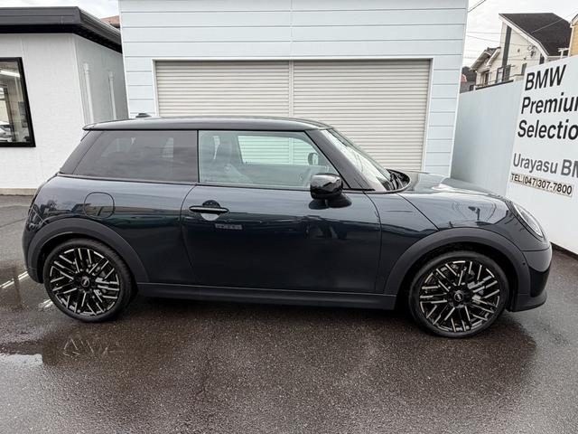 ＭＩＮＩ クーパー　Ｃ　３ドア　ＤＣＴ　正規認定中古車／電動シート／ｈａｒｍａｎ　ｋａｒｄｏｎスピーカー／バックカメラ／アクティブクルーズコントロール／２年保証（5枚目）