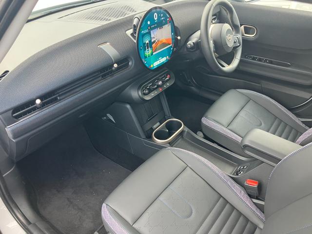 ＭＩＮＩ クーパー　Ｃ　５ドア　ＤＣＴ　認定中古車／クラシックトリム／アクティブクルーズコントロール／アップルカープレイ／アンドロイドオート／バックカメラ／２年保証（2枚目）