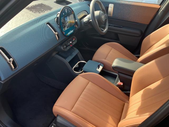 ＭＩＮＩ カントリーマンＳオール４　フェイバリット・トリム　ＤＣＴ　４ＷＤ　認定中古車／Ｍパッケージ／１９インチアルミホイール／２年保証（2枚目）