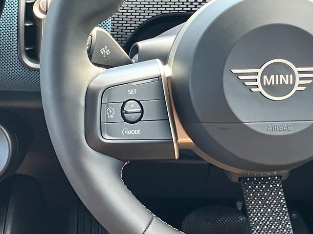 ＭＩＮＩ カントリーマンＳオール４　フェイバリット・トリム　ＤＣＴ　４ＷＤ　認定中古車／Ｍパッケージ／１９インチアルミホイール／２年保証（10枚目）