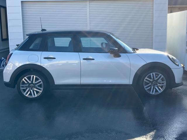 ＭＩＮＩ クーパーＣ　クラシック・トリム　５ドア　ＤＣＴ　認定中古車／バックカメラ／シートヒーター／アクティブクルーズコントロール／２年保証（8枚目）