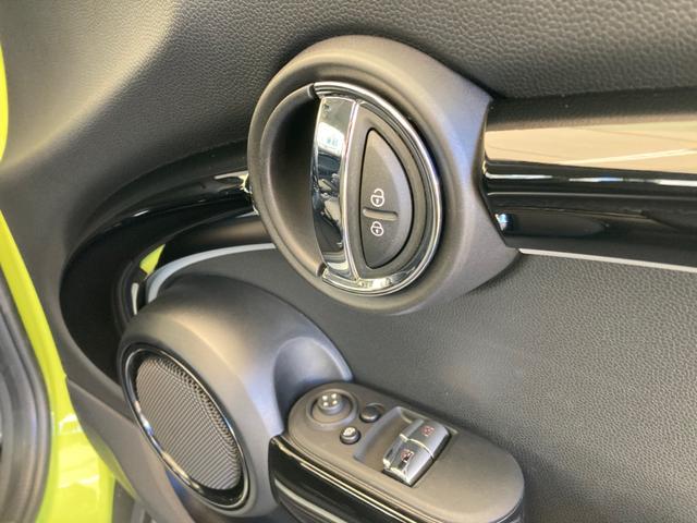 ＭＩＮＩ クーパー　プレミアムプラスパッケージクラシックトリム　認定中古車　元試乗車　クルコン　２年保証付　ＡｐｐｌｅＣａｒＰｌａｙ　ハーフレザーシート　ユニオンジャックライト　黒ルーフ＆ミラーキャップ　バックカメラ　１６ＡＷ（32枚目）