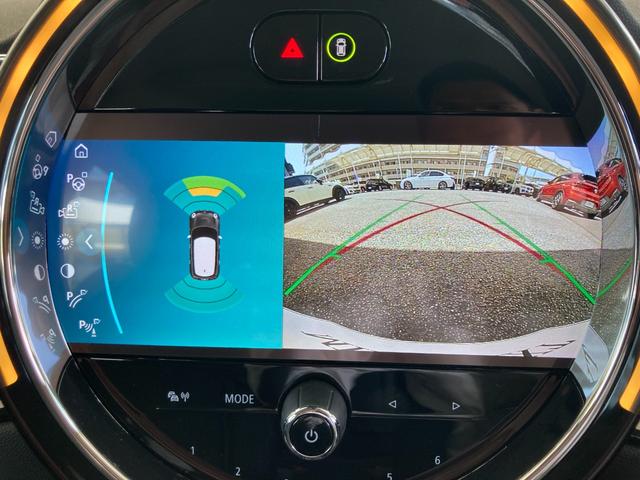 クーパークラブマンプレミアム＋Ｐ　クラシック・トリム　認定中古車　元試乗車　クルコン　２年保証付　ＡｐｐｌｅＣａｒＰｌａｙ　ハーフレザーシート　シートヒーター　バックカメラ　黒ルーフ＆ミラー　黒１７インチＡＷ　ＥＴＣ(18枚目)