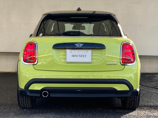 ＭＩＮＩ クーパー　プレミアムプラスパッケージクラシックトリム　認定中古車　元試乗車　クルコン　２年保証付　ＡｐｐｌｅＣａｒＰａｙ　ヘッドアップディスプレイ　黒ルーフ　ハーフレザーシート　シートヒーター　バックカメラ　１６ＡＷ（6枚目）