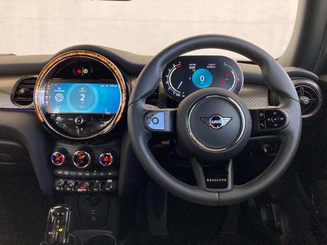 ＭＩＮＩ クーパーＳ　レゾリュート・エディション　認定中古車　元試乗車　クルコン　２年保証付　ＡｐｐｅｌＣａｒＰｌａｙ　ハーフレザーシート　バックカメラ　白ルーフ＆ミラ－キャップ　シートヒーター　１８インチＡＷ　ＥＴＣ（15枚目）