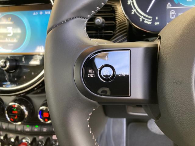 ＭＩＮＩ クーパーＳ　レゾリュート・エディション　認定中古車　元試乗車　クルコン　２年保証付　ＡｐｐｅｌＣａｒＰｌａｙ　ハーフレザーシート　バックカメラ　白ルーフ＆ミラ－キャップ　シートヒーター　１８インチＡＷ　ＥＴＣ（17枚目）