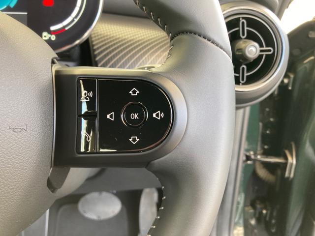 ＭＩＮＩ クーパーＳ　レゾリュート・エディション　認定中古車　元試乗車　クルコン　２年保証付　ＡｐｐｅｌＣａｒＰｌａｙ　ハーフレザーシート　バックカメラ　白ルーフ＆ミラ－キャップ　シートヒーター　１８インチＡＷ　ＥＴＣ（18枚目）