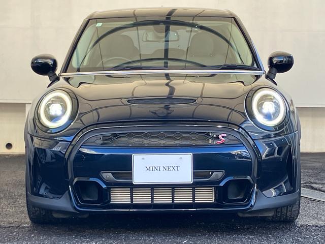 ＭＩＮＩ クーパーＳＤ　認定中古車　純正ＨＤＤナビ　２年保証付　ＥＴＣ　アクティブクルーズコントロール　黒ルーフ＆ミラーキャップ　バックカメラ　シートヒーター　１７インチＡＷ（5枚目）