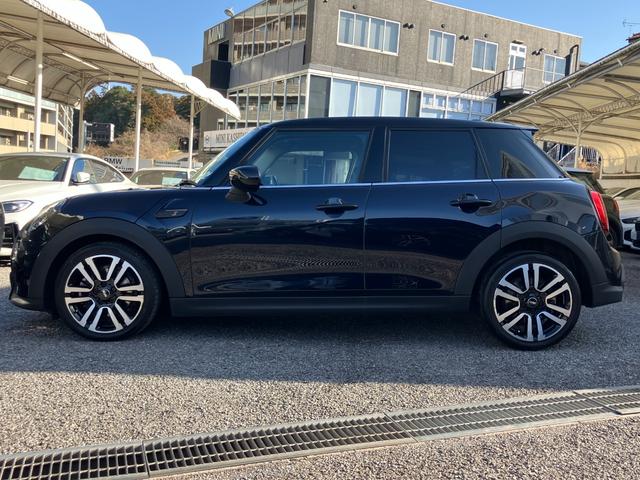 ＭＩＮＩ クーパーＳＤ　認定中古車　純正ＨＤＤナビ　２年保証付　ＥＴＣ　アクティブクルーズコントロール　黒ルーフ＆ミラーキャップ　バックカメラ　シートヒーター　１７インチＡＷ（6枚目）