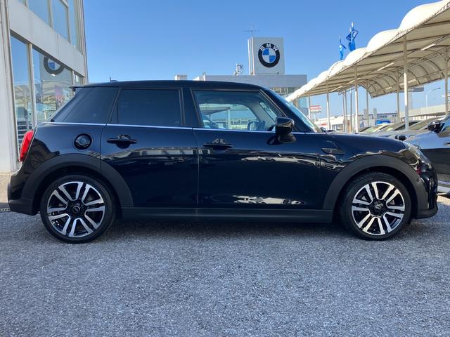 ＭＩＮＩ クーパーＳＤ　認定中古車　純正ＨＤＤナビ　２年保証付　ＥＴＣ　アクティブクルーズコントロール　黒ルーフ＆ミラーキャップ　バックカメラ　シートヒーター　１７インチＡＷ（7枚目）