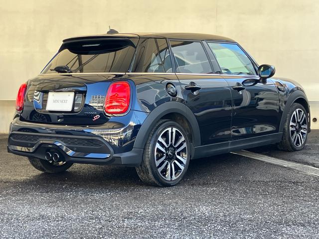 ＭＩＮＩ クーパーＳＤ　認定中古車　純正ＨＤＤナビ　２年保証付　ＥＴＣ　アクティブクルーズコントロール　黒ルーフ＆ミラーキャップ　バックカメラ　シートヒーター　１７インチＡＷ（8枚目）