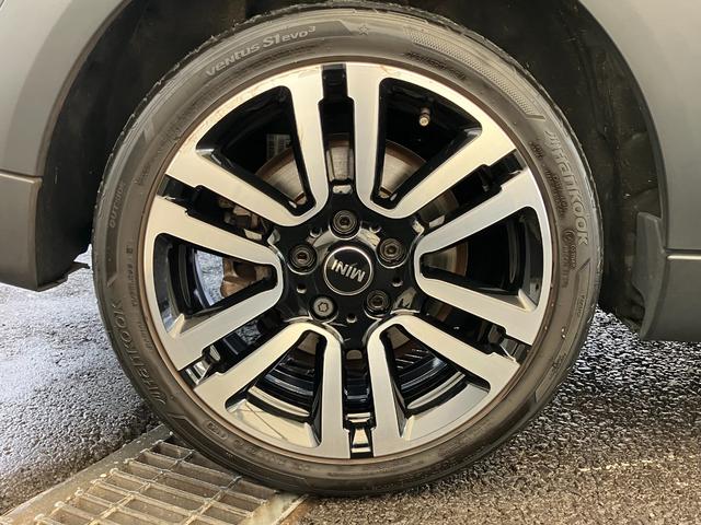 ＭＩＮＩ クーパーＳＤ　認定中古車　純正ＨＤＤナビ　２年保証付　ＥＴＣ　アクティブクルーズコントロール　黒ルーフ＆ミラーキャップ　バックカメラ　シートヒーター　１７インチＡＷ（10枚目）
