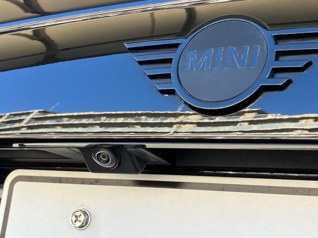 ＭＩＮＩ クーパーＳＤ　認定中古車　純正ＨＤＤナビ　２年保証付　ＥＴＣ　アクティブクルーズコントロール　黒ルーフ＆ミラーキャップ　バックカメラ　シートヒーター　１７インチＡＷ（17枚目）