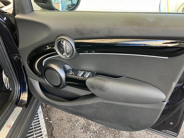 ＭＩＮＩ クーパーＳＤ　認定中古車　純正ＨＤＤナビ　２年保証付　ＥＴＣ　アクティブクルーズコントロール　黒ルーフ＆ミラーキャップ　バックカメラ　シートヒーター　１７インチＡＷ（18枚目）