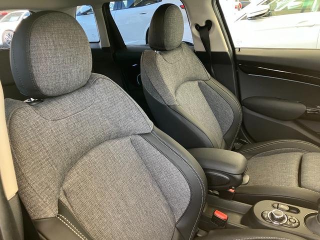 ＭＩＮＩ クーパーＳＤ　認定中古車　純正ＨＤＤナビ　２年保証付　ＥＴＣ　アクティブクルーズコントロール　黒ルーフ＆ミラーキャップ　バックカメラ　シートヒーター　１７インチＡＷ（19枚目）