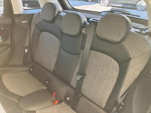 ＭＩＮＩ クーパーＳＤ　認定中古車　純正ＨＤＤナビ　２年保証付　ＥＴＣ　アクティブクルーズコントロール　黒ルーフ＆ミラーキャップ　バックカメラ　シートヒーター　１７インチＡＷ（23枚目）