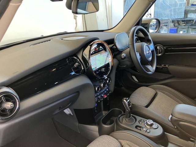 ＭＩＮＩ クーパーＳＤ　認定中古車　純正ＨＤＤナビ　２年保証付　ＥＴＣ　アクティブクルーズコントロール　黒ルーフ＆ミラーキャップ　バックカメラ　シートヒーター　１７インチＡＷ（24枚目）