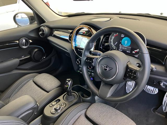 ＭＩＮＩ クーパーＳＤ　認定中古車　純正ＨＤＤナビ　２年保証付　ＥＴＣ　アクティブクルーズコントロール　黒ルーフ＆ミラーキャップ　バックカメラ　シートヒーター　１７インチＡＷ（25枚目）