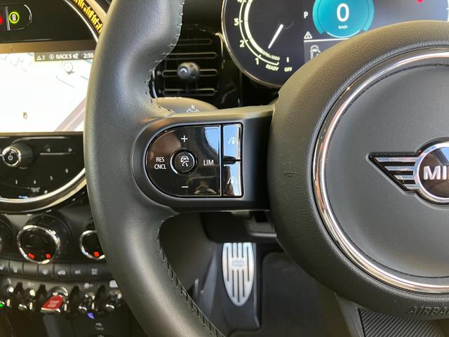ＭＩＮＩ クーパーＳＤ　認定中古車　純正ＨＤＤナビ　２年保証付　ＥＴＣ　アクティブクルーズコントロール　黒ルーフ＆ミラーキャップ　バックカメラ　シートヒーター　１７インチＡＷ（27枚目）
