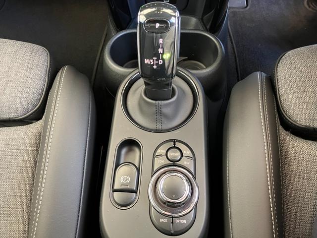 ＭＩＮＩ クーパーＳＤ　認定中古車　純正ＨＤＤナビ　２年保証付　ＥＴＣ　アクティブクルーズコントロール　黒ルーフ＆ミラーキャップ　バックカメラ　シートヒーター　１７インチＡＷ（37枚目）