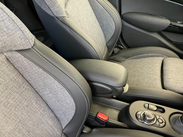 ＭＩＮＩ クーパーＳＤ　認定中古車　純正ＨＤＤナビ　２年保証付　ＥＴＣ　アクティブクルーズコントロール　黒ルーフ＆ミラーキャップ　バックカメラ　シートヒーター　１７インチＡＷ（38枚目）