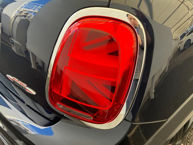ＭＩＮＩ ジョンクーパーワークス　コンバーチブル　認定中古車　ＹＯＵＲＳレザーラウンジ　２年保証付　ヘッドアップディスプレイ　黒本革シート　ＡＣＣ　純正ＨＤＤナビ　シートヒーター　バックカメラ　黒１７インチＡＷ　ＥＴＣ（19枚目）