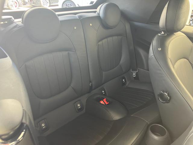 ＭＩＮＩ ジョンクーパーワークス　コンバーチブル　認定中古車　ＹＯＵＲＳレザーラウンジ　２年保証付　ヘッドアップディスプレイ　黒本革シート　ＡＣＣ　純正ＨＤＤナビ　シートヒーター　バックカメラ　黒１７インチＡＷ　ＥＴＣ（24枚目）