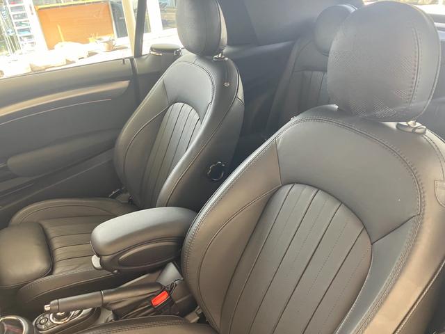 ＭＩＮＩ ジョンクーパーワークス　コンバーチブル　認定中古車　ＹＯＵＲＳレザーラウンジ　２年保証付　ヘッドアップディスプレイ　黒本革シート　ＡＣＣ　純正ＨＤＤナビ　シートヒーター　バックカメラ　黒１７インチＡＷ　ＥＴＣ（25枚目）