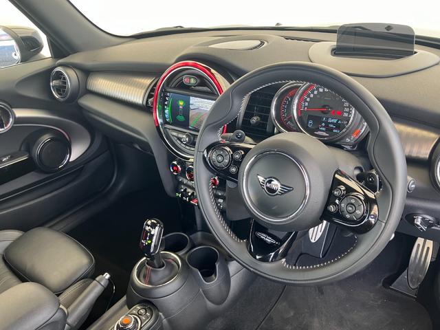 ＭＩＮＩ ジョンクーパーワークス　コンバーチブル　認定中古車　ＹＯＵＲＳレザーラウンジ　２年保証付　ヘッドアップディスプレイ　黒本革シート　ＡＣＣ　純正ＨＤＤナビ　シートヒーター　バックカメラ　黒１７インチＡＷ　ＥＴＣ（28枚目）