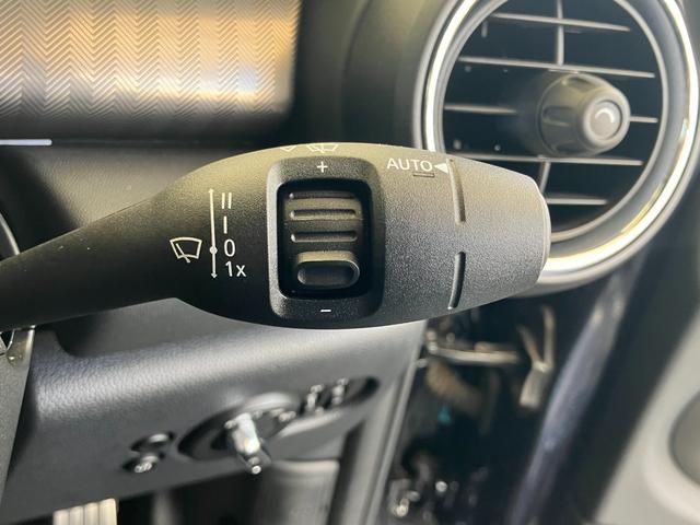 ＭＩＮＩ ジョンクーパーワークス　コンバーチブル　認定中古車　ＹＯＵＲＳレザーラウンジ　２年保証付　ヘッドアップディスプレイ　黒本革シート　ＡＣＣ　純正ＨＤＤナビ　シートヒーター　バックカメラ　黒１７インチＡＷ　ＥＴＣ（33枚目）