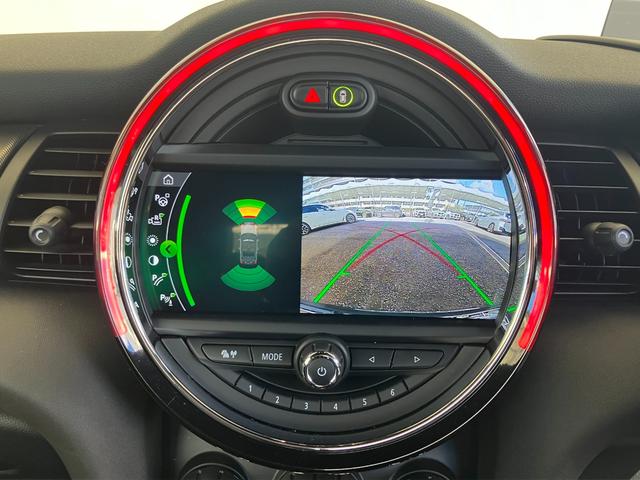 ＭＩＮＩ ジョンクーパーワークス　コンバーチブル　認定中古車　ＹＯＵＲＳレザーラウンジ　２年保証付　ヘッドアップディスプレイ　黒本革シート　ＡＣＣ　純正ＨＤＤナビ　シートヒーター　バックカメラ　黒１７インチＡＷ　ＥＴＣ（37枚目）